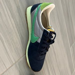 Women’s Nike Retro Gymshoes!  I believe they are called Daybreak.